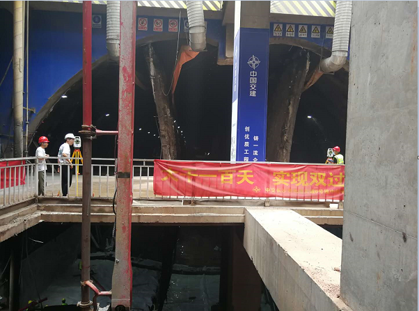 湖南日报报道：烈士公园南站6个导洞全部顺利贯通 ——湖南省首个断面面积最大的地铁暗挖车站                                                                                                                               